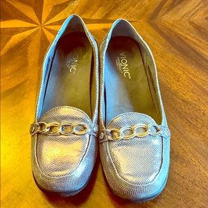 Vionic Charm Alda Lizard Print Silver Loafer 8